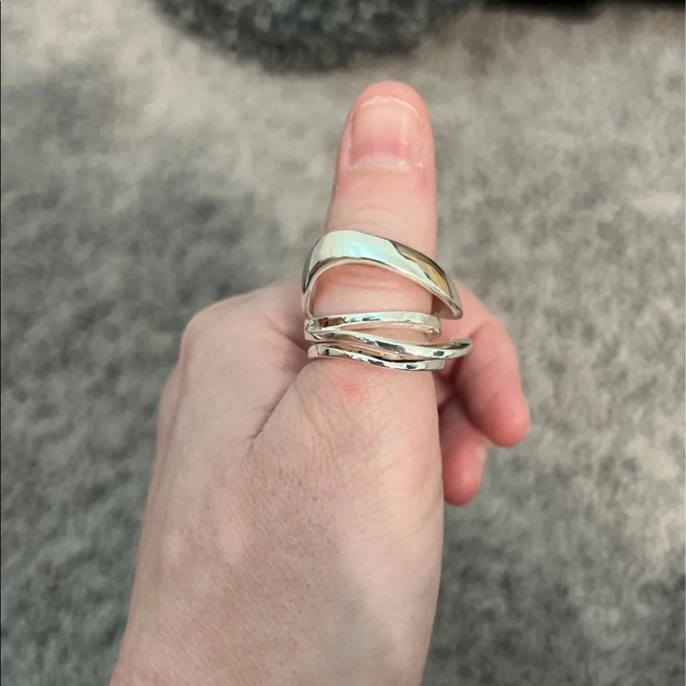 Woman’s silver fashion ring